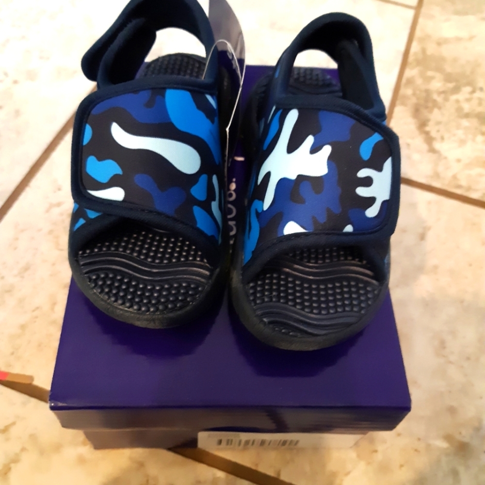 Nwt 7T sandals
